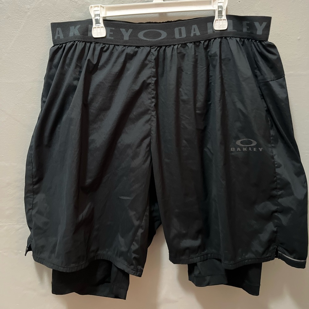Men’s Oakley shorts